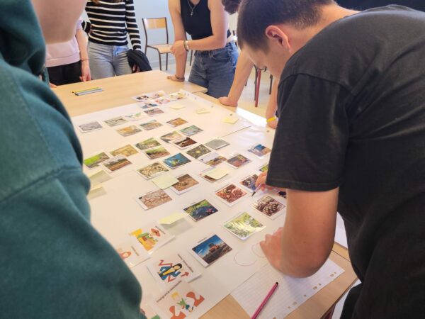 fresque-du-sol-atelier-pedagogique-lycee-valentin